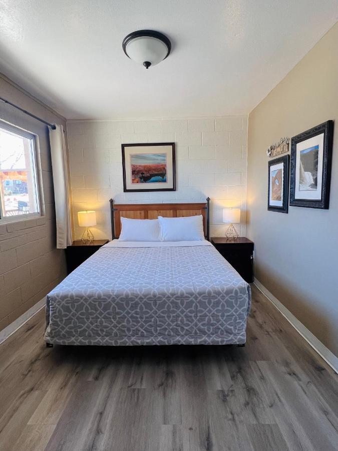 Lake Powell Motel & Apartments Page Ngoại thất bức ảnh